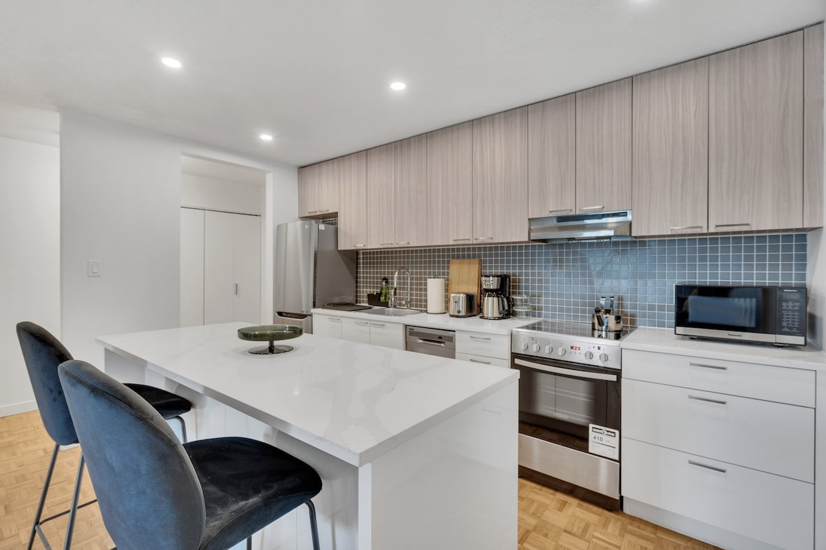 Lovely Fairview Condo with Parking
