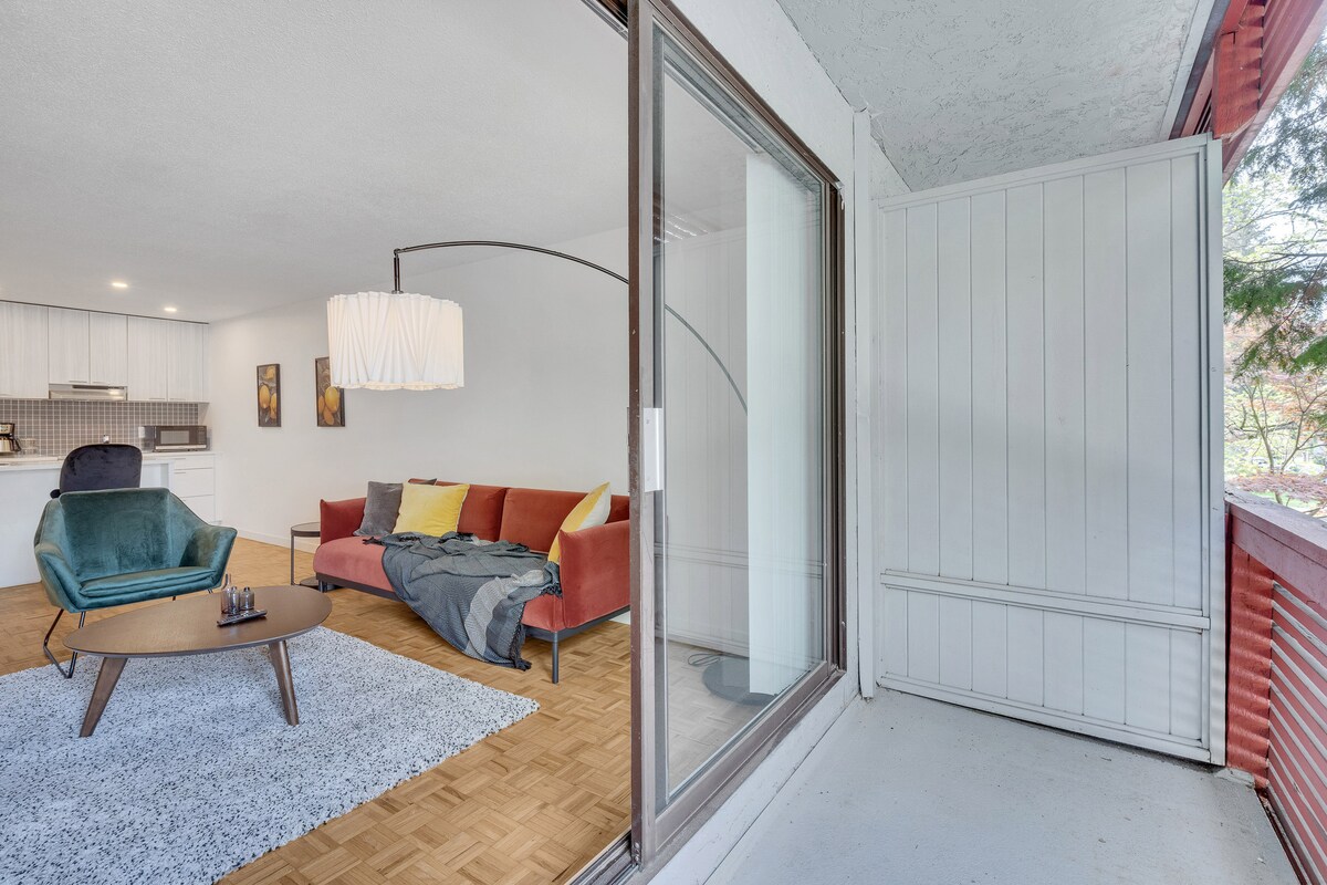Lovely Fairview Condo with Parking