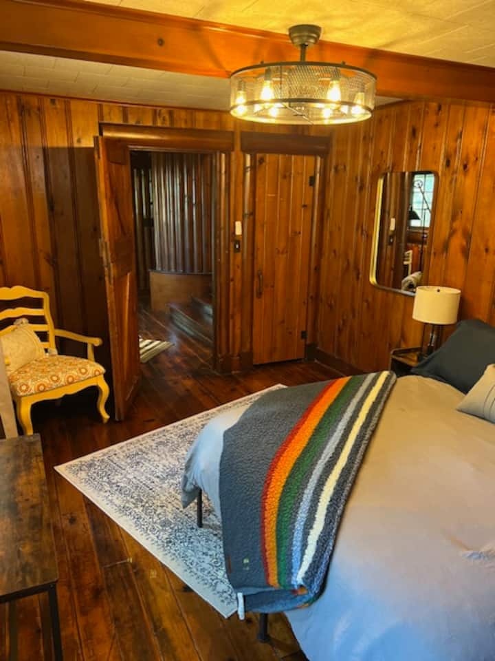 Queen Bed off Reading Nook/Workstation & 1/2 Bath