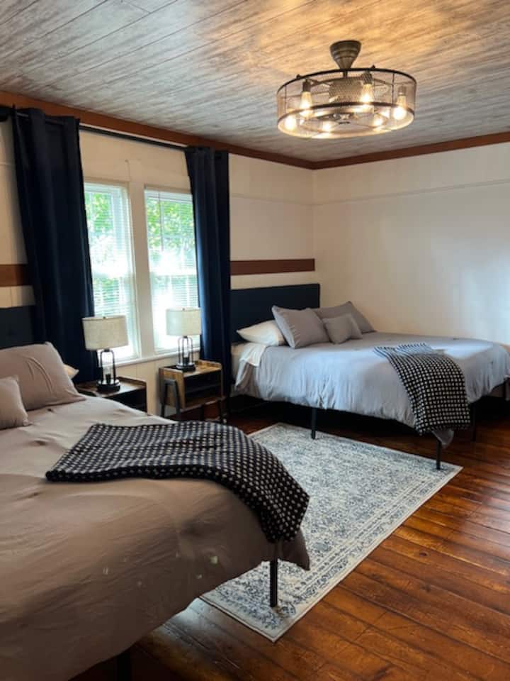 Queen Suite  | 2 Queens | Private Full Bath