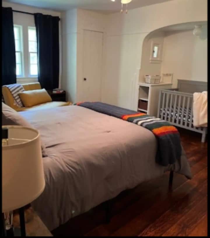 Family Friendly | Queen | Twin | Crib | Full Bath in Close Proximity 