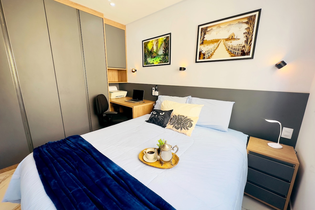 Сакате да се одморите по долго време?

Уживајте во овој апартман со брачен кревет (широк 150-179 см), паметен телевизор, централен воздух, душеци високи 35 см, дополнителни перници, чаршафи, јоргани и ќебиња од микрофибер.