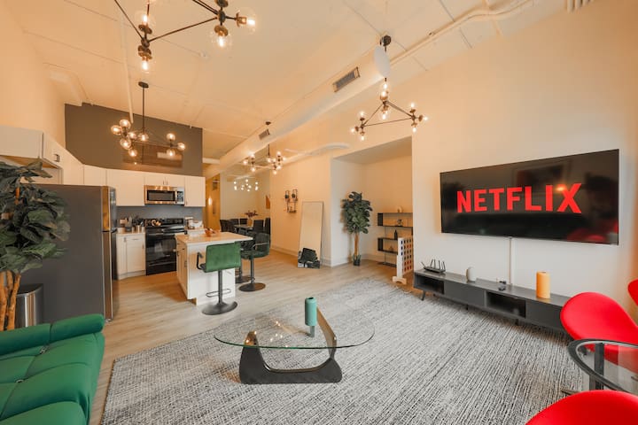 Spacious 5BR Luxury Suite | Near McCormick Place