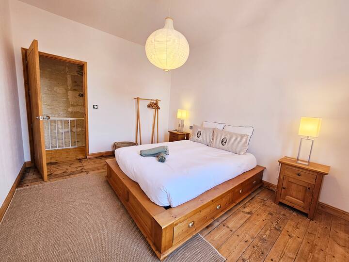 2nd bedroom with a double bed