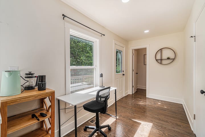The Songbird House!Sleeps14! Pets Allowed!