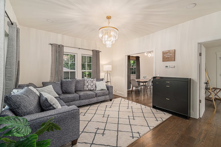 The Songbird House!Sleeps14! Pets Allowed!