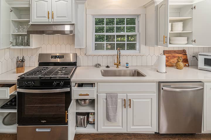The Songbird House!Sleeps14! Pets Allowed!