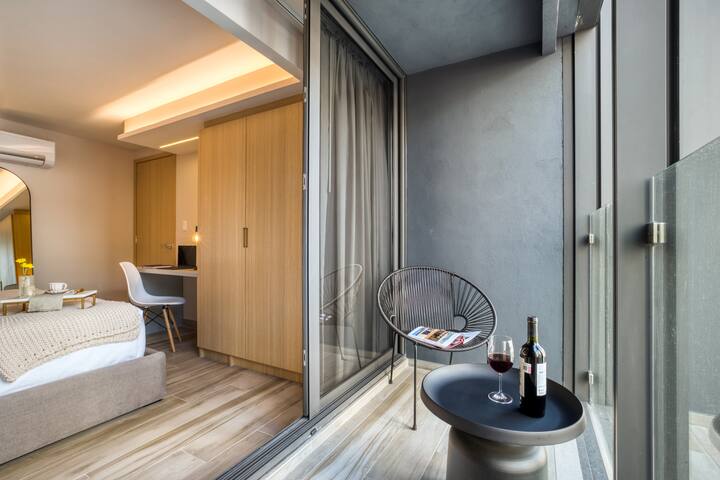 Upscale Location | Mod Apt w/Balc | Gym & Rooftop gallery image 4