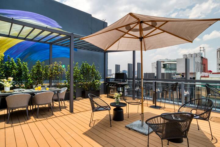 Upscale Location | Mod Apt w/Balc | Gym & Rooftop gallery image 2