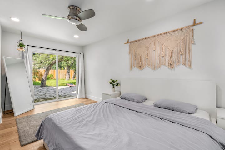 Dormitorio principal con cama tamaño king
