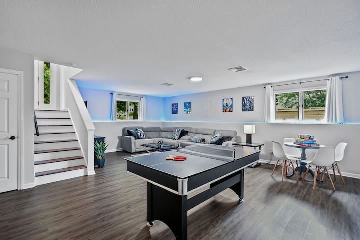 Modern Home w/ Pool & Game Room | Mins to Newport gallery image 2