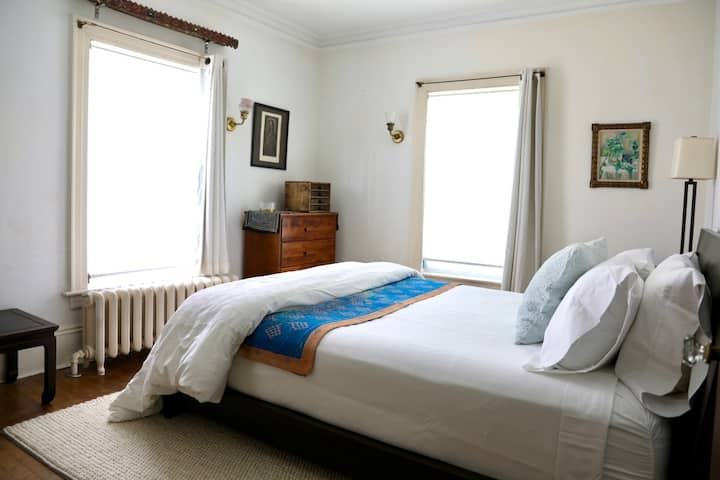 Bedroom 2 with Queen bed
