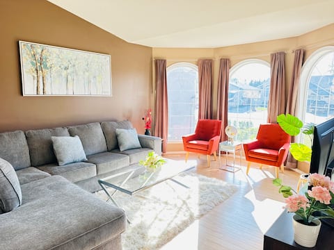 Spacious 6-bedroom House w/ Games & A/C