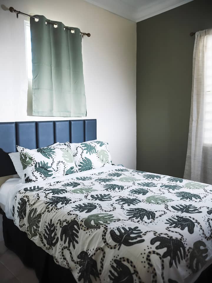 Queen size bed 