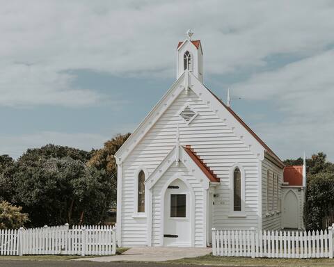 Low Head Chapel: Beachside Historic Stay