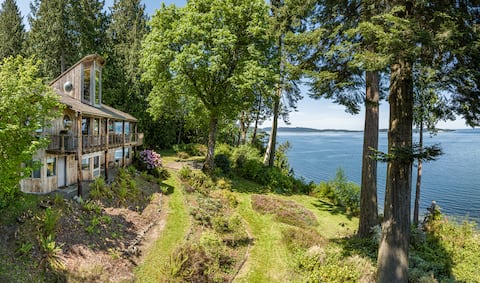 Family Friendly Water View Retreat w/ Sauna