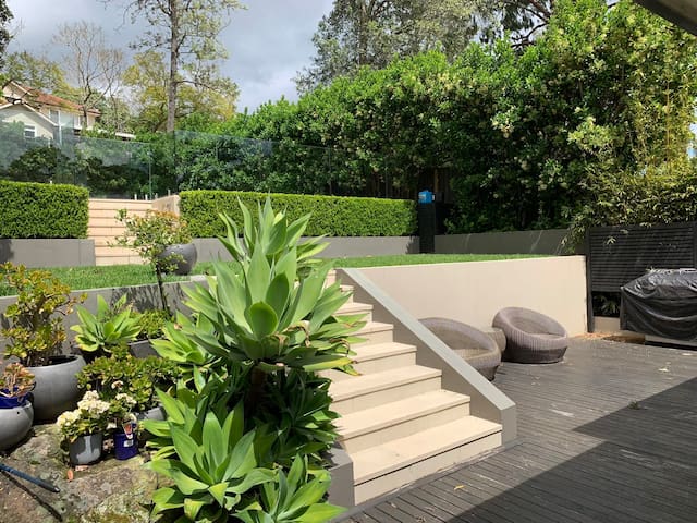 Spacious 4BR Lane Cove Retreat gallery image 4