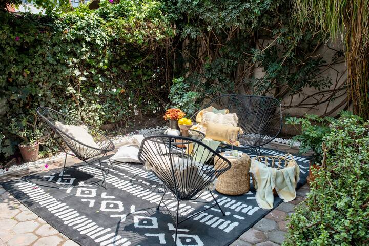 Duplex, 2 joint houses. 10Br, 7.5 bath, 22 guest gallery image 4