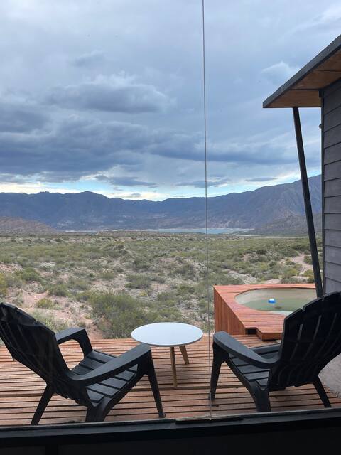 8 min from the Dique | Views, Pool and WiFi