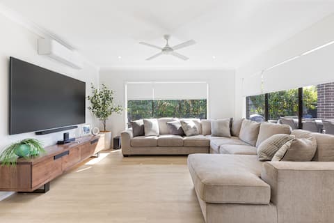 Luxe By The Marina—Hamptons Chic at Hervey Bay