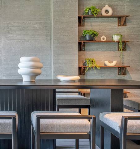 Minimal Zen PH | Iconic Terrace Steps from Masaryk gallery image 3