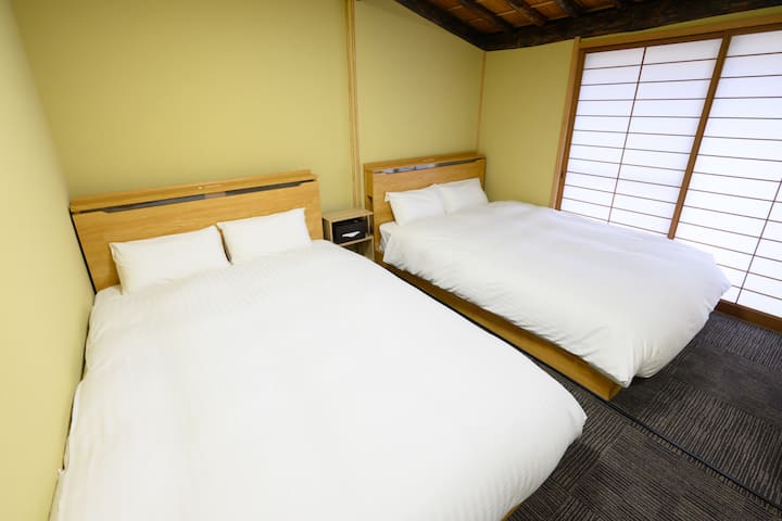 1 bedroom (2 double beds)
Bedroom 1 (2 double beds)