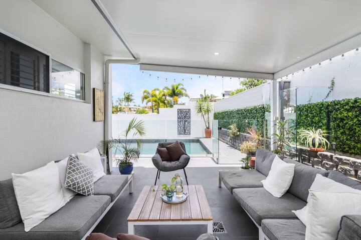 House with pool 350m from beach gallery image 3