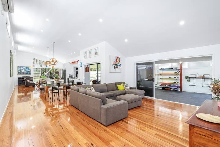 House with pool 350m from beach gallery image 2