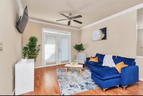 Top Airbnb: Walk to Med Center | Free Parking & WiFi in Astrodome Area