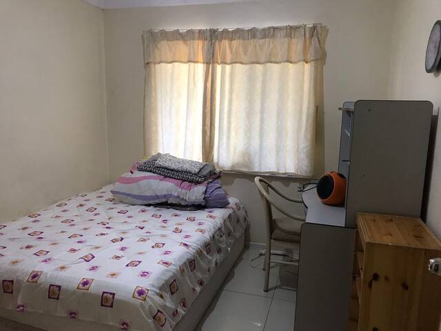 House Next To Thornlie Station gallery image 2