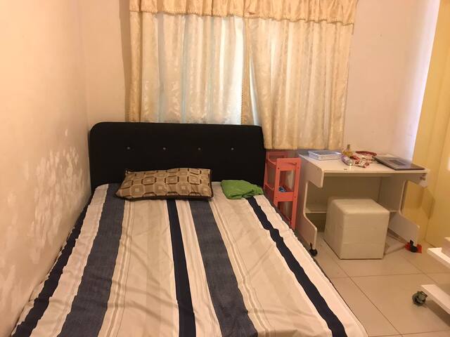 House Next To Thornlie Station gallery image 4