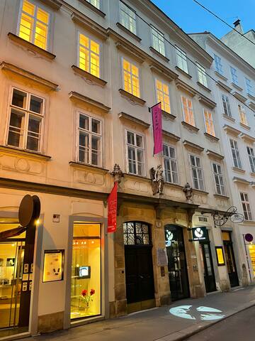 Ronacher – City Apartment Downtown Vienna gallery image 2