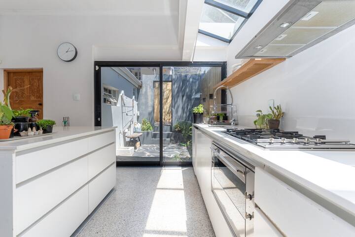 Upper Woodstock gem gallery image 3