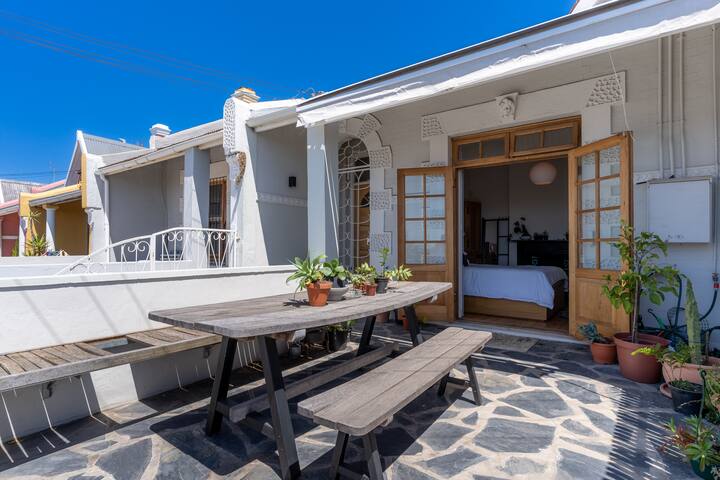 Upper Woodstock gem gallery image 2