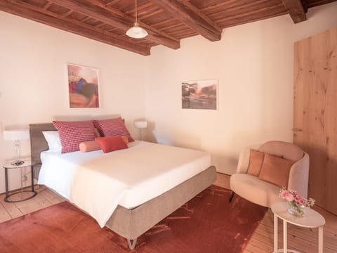 3 rooms, 3 double beds, lake view "Maggia Grande"