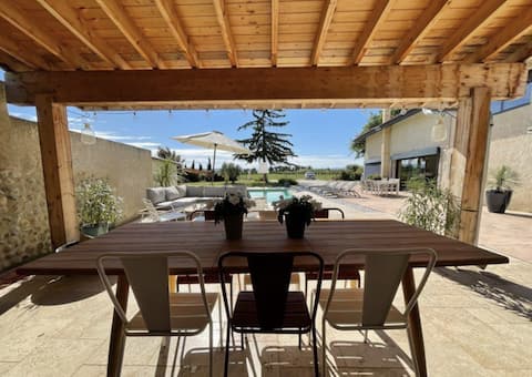 Beautiful renovated outbuilding and pool