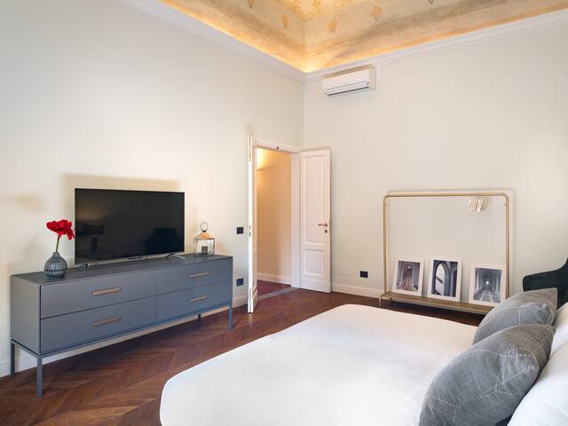 Lux and Bright Apartament in the City Center gallery image 5