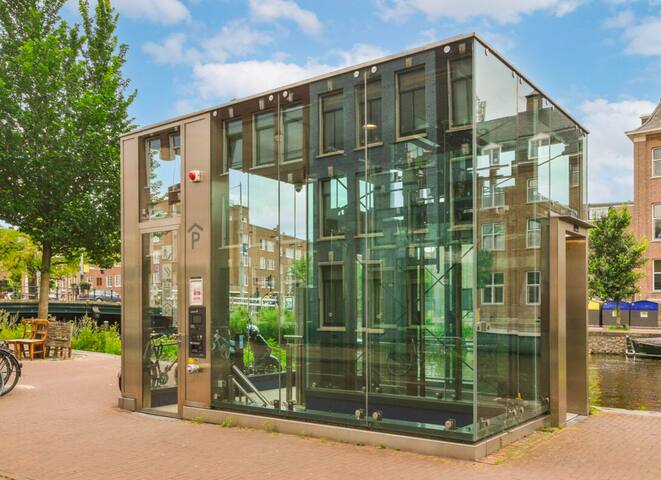 Spacious Family Home in Centre With Roof Terrace gallery image 5