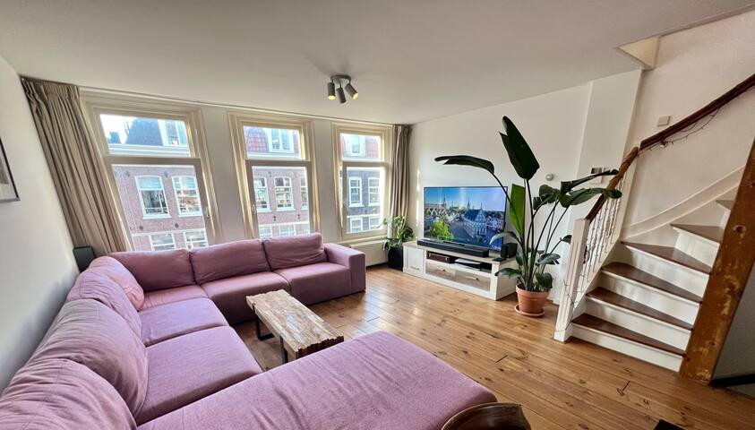 Spacious Family Home in Centre With Roof Terrace gallery image 3