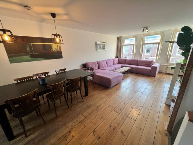 Spacious Family Home in Centre With Roof Terrace gallery image 4