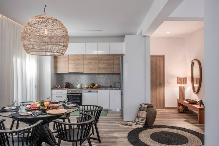 Khroma Luxury Suite 3 beach front apartment gallery image 4