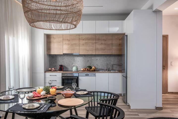 Khroma Luxury Suite 3 beach front apartment gallery image 2