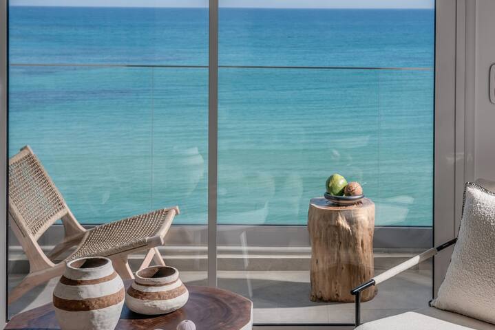 Khroma Luxury Suite 3 beach front apartment gallery image 3