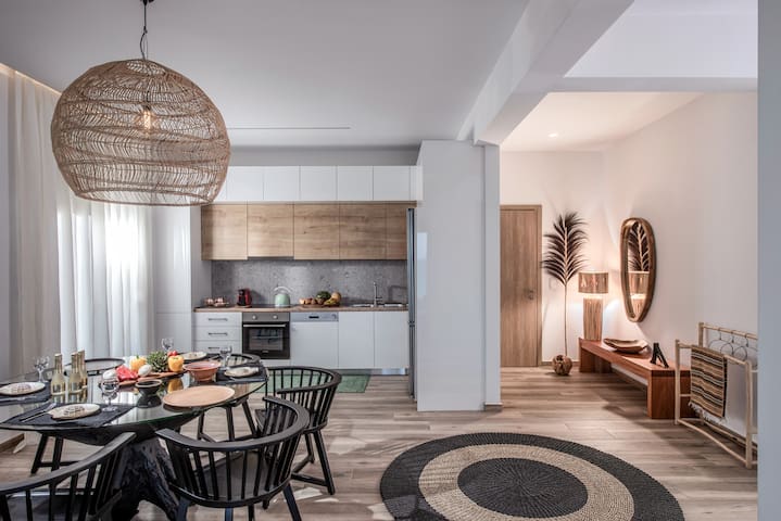 Khroma Luxury Suite 3 beach front apartment