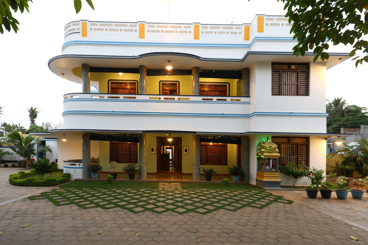 adordable-100-year-old-heritage-home-stay-bed-and-breakfasts-for-rent