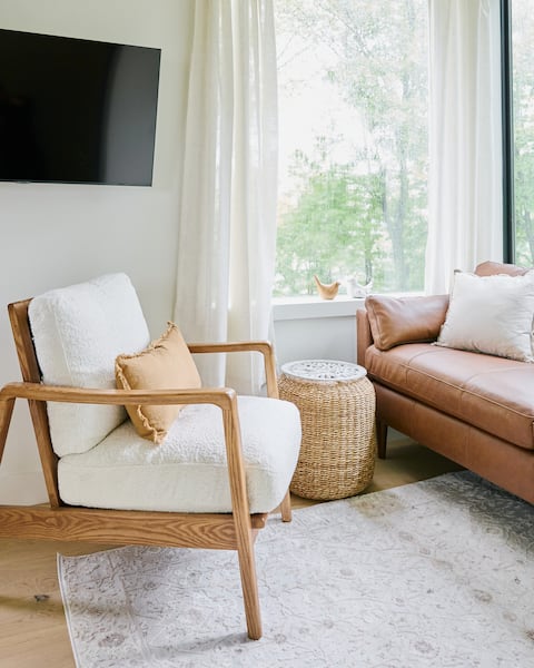 Top Airbnb: Inn The Orchard, Valley View, Modern Container in Lincoln