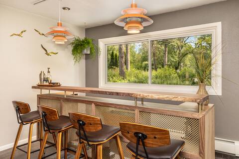 Retro Riverside Retreat, Backyard Oasis, Hot Tub