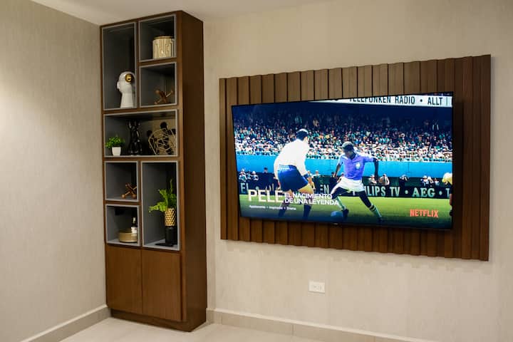 Stay: Sofa and SmarTV.