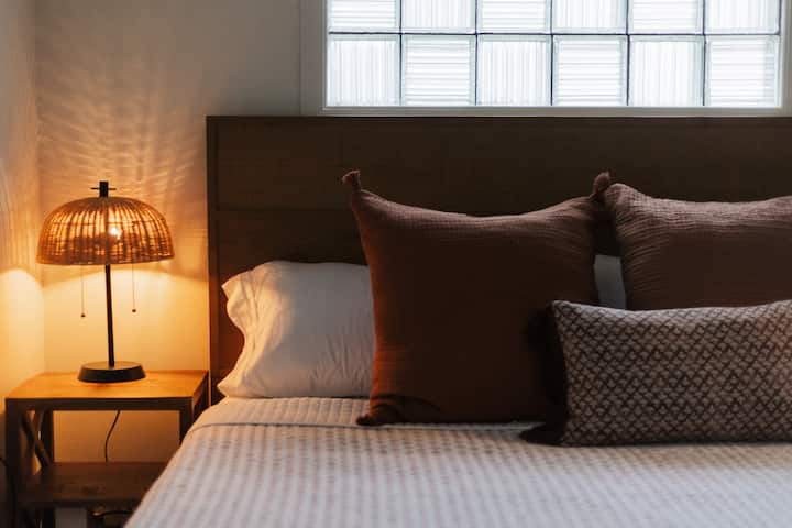 Master bedroom with king bed (Ground Floor)