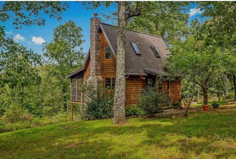 A Still Point Cabin and HOT TUB!